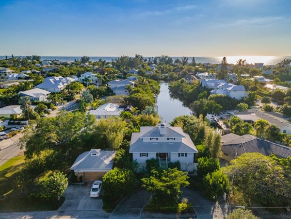 Short Walk to Beach Anna Maria Island Vacation Home Sleeps 8