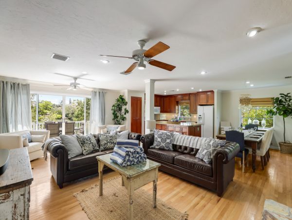 Short Walk to Beach Anna Maria Island Vacation Home Sleeps 8