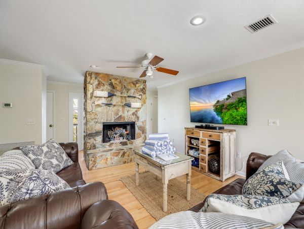 Short Walk to Beach Anna Maria Island Vacation Home Sleeps 8