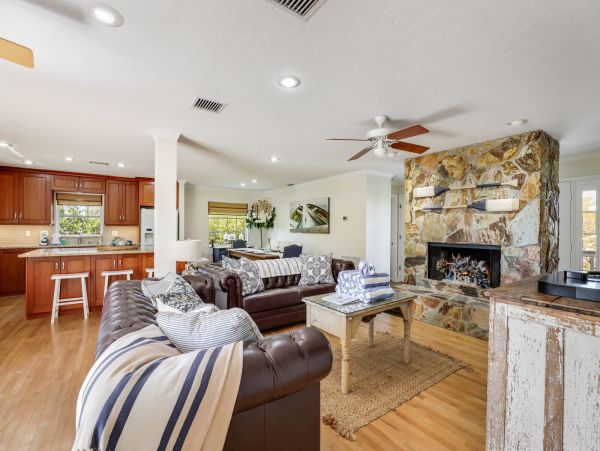 Short Walk to Beach Anna Maria Island Vacation Home Sleeps 8