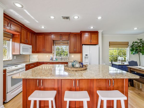 Short Walk to Beach Anna Maria Island Vacation Home Sleeps 8