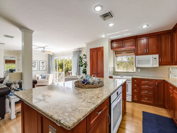 Short Walk to Beach Anna Maria Island Vacation Home Sleeps 8