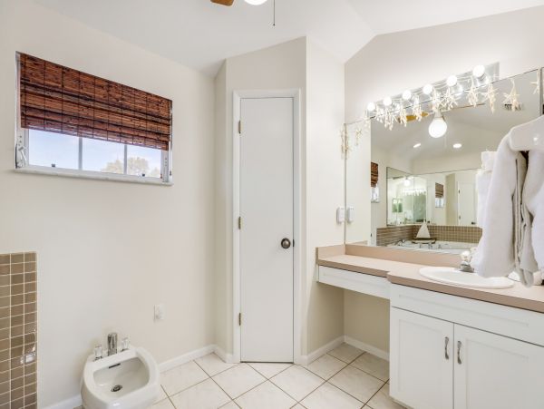 Short Walk to Beach Anna Maria Island Vacation Home Sleeps 8