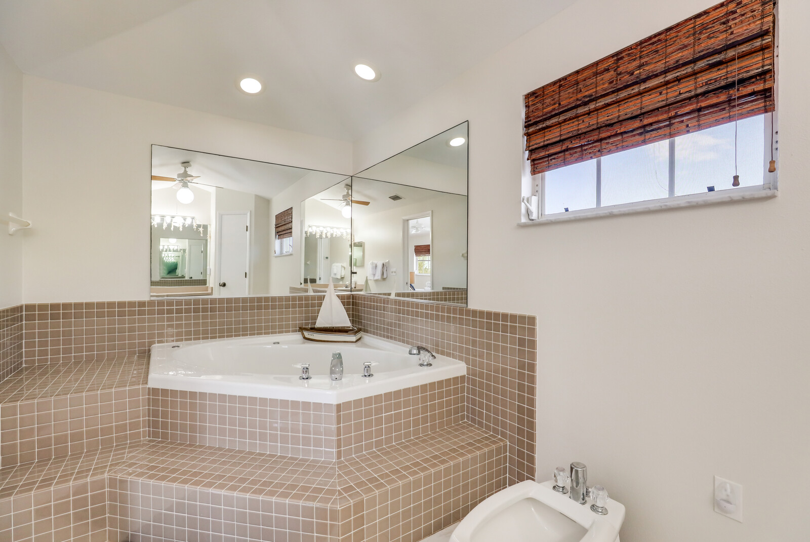 Short Walk to Beach Anna Maria Island Vacation Home Sleeps 8