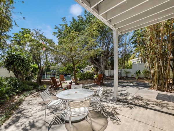 Short Walk to Beach Anna Maria Island Vacation Home Sleeps 8