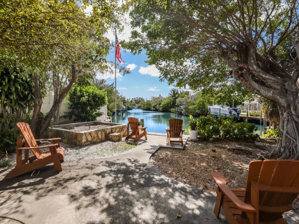 Short Walk to Beach Anna Maria Island Vacation Home Sleeps 8