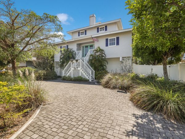 Short Walk to Beach Anna Maria Island Vacation Home Sleeps 8