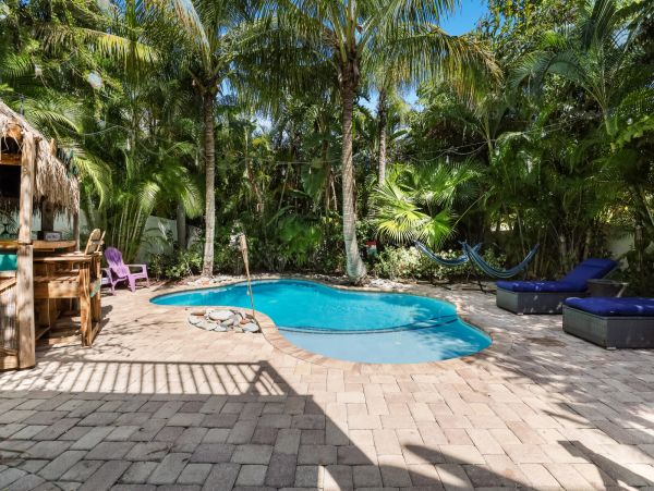 Anna Maria Island Holmes Beach Home 988882