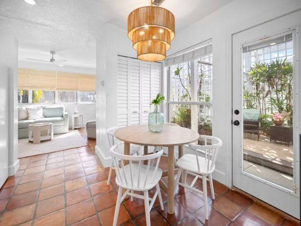 Holmes Beach Vacation Rental - 1-Bedroom Florida Cottage with Garden Patio & Gym