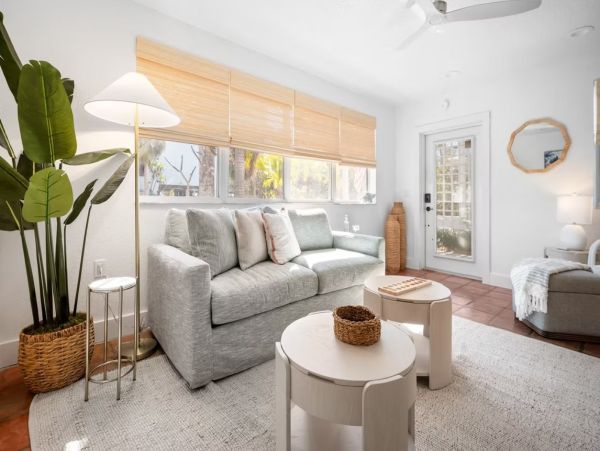 Holmes Beach Vacation Rental - 1-Bedroom Florida Cottage with Garden Patio & Gym