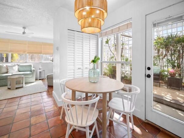 Holmes Beach Vacation Rental - 1-Bedroom Florida Cottage with Garden Patio & Gym