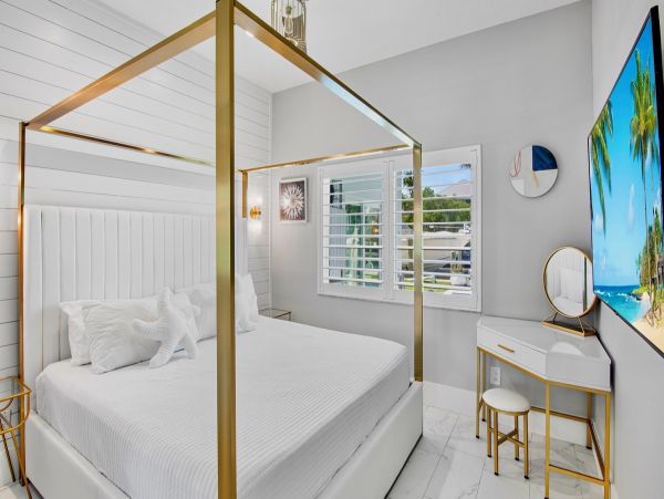 Luxury Anna Maria Island Bayfront Vacation Home - 5-Bedroom Villa with Pool, Dock & Guest Suite