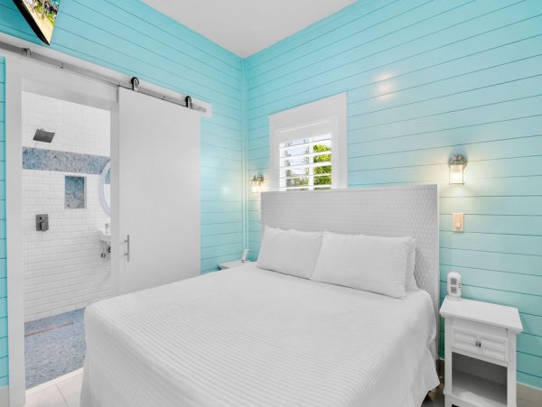 Luxury Anna Maria Island Bayfront Vacation Home - 5-Bedroom Villa with Pool, Dock & Guest Suite