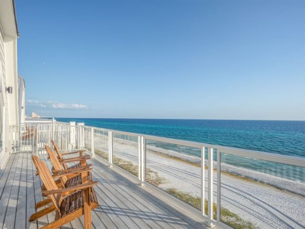 Modern Luxury Vacation Home Right on the Beach Sleeps 26