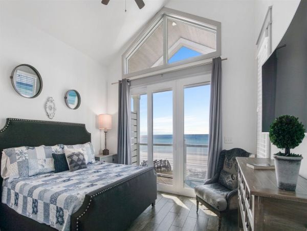 6 bedroom Oceanfront Paradise