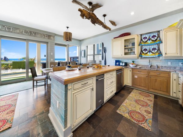 Luxury Beachfront Vacation Home in Panama City Beach - Emerald Kite Rentals