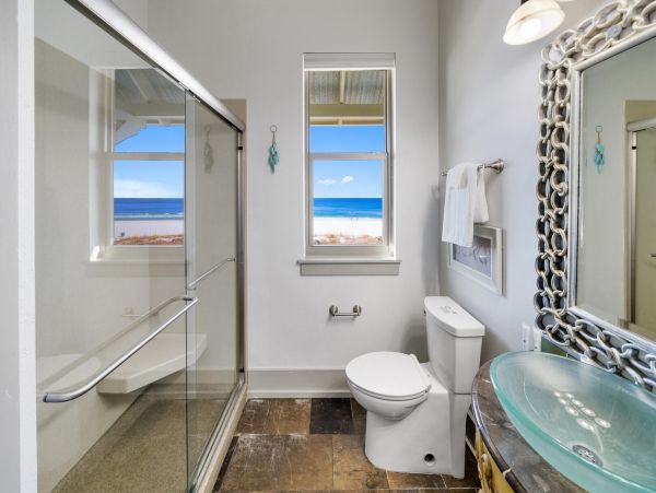 Luxury Beachfront Vacation Home in Panama City Beach - Emerald Kite Rentals