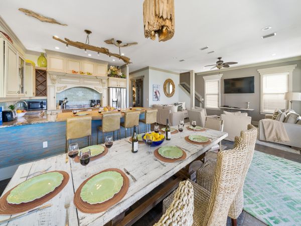 Luxury Beachfront Vacation Home in Panama City Beach - Emerald Kite Rentals