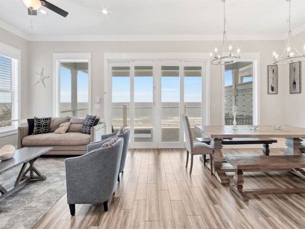 Oceanfront Vacation Home in Panama Beach Sleeps 22