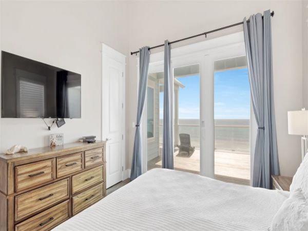 Oceanfront Vacation Home in Panama Beach Sleeps 22