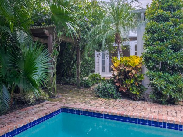 Delray Three Bedroom Vacation Home With Pool Sleeps 6 Guests