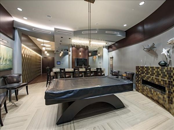 Posh Three-Bedroom Condominium in Naples Bay Views