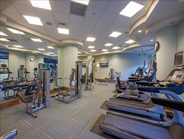Posh Three-Bedroom Condominium in Naples Bay Views