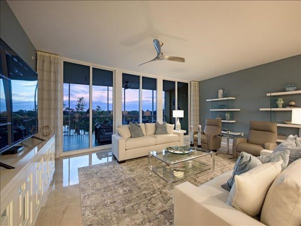 Posh Three-Bedroom Condominium in Naples Bay Views