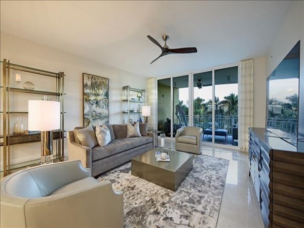 Posh Three-Bedroom Condominium in Naples Bay Views