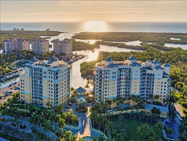 Posh Three-Bedroom Condominium in Naples Bay Views