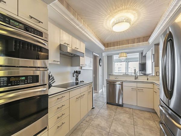 Beautiful Naples Vacation Condo with Communal Pool & Hot Tub
