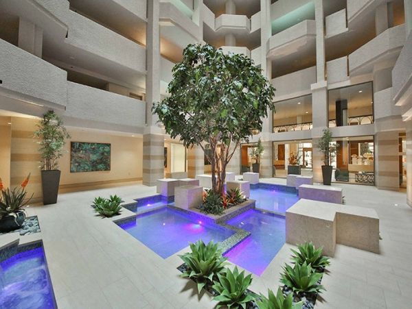 Beautiful Naples Vacation Condo with Communal Pool & Hot Tub