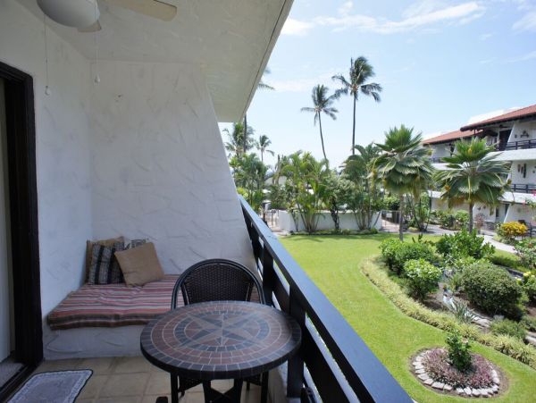 Kailua Vacation Rental Condo  Communal Pool Drive To Beach