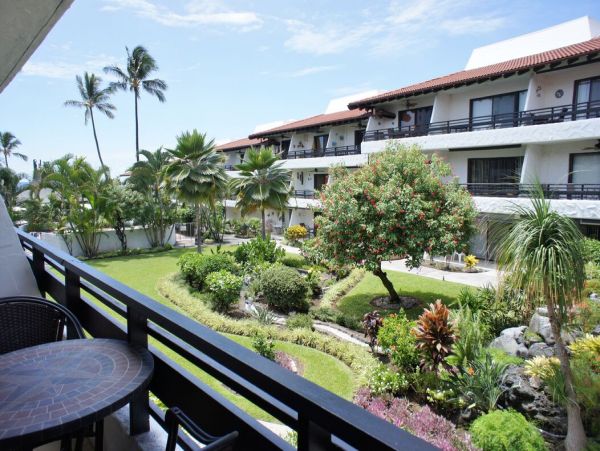 Kailua Vacation Rental Condo  Communal Pool Drive To Beach