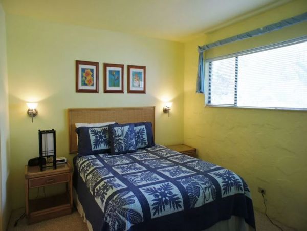 Kailua Vacation Rental Condo  Communal Pool Drive To Beach