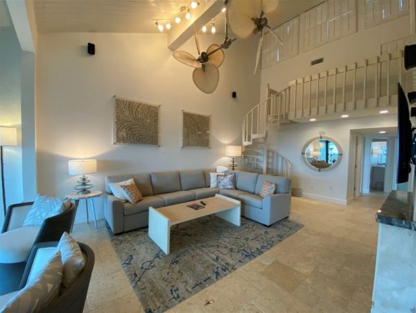 Luxury 2 Bedrooms Plus Loft Beachfront Siesta Key Condo