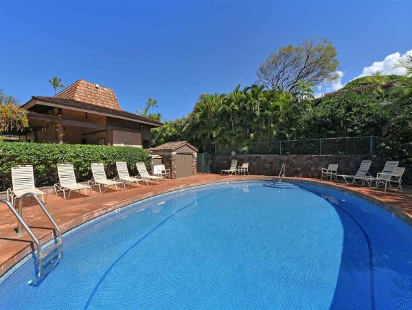 Fabulous 3 Bedroom Condo in Kaanapali with Communal Pool