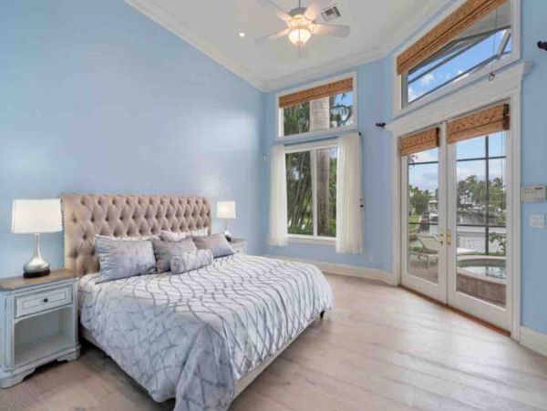 Downstairs Master ensuite with Tempurpedic bed