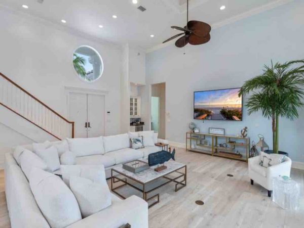 Naples Canal Front Vacation Home Four Bedrooms Pool & Spa