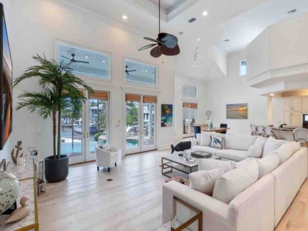 Naples Canal Front Vacation Home Four Bedrooms Pool & Spa
