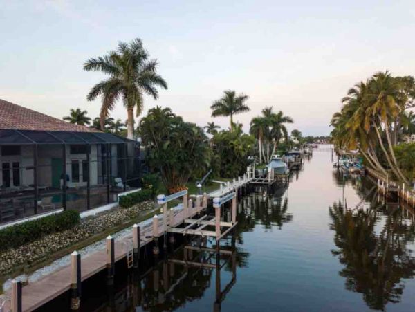 Naples Canal Front Vacation Home Four Bedrooms Pool & Spa