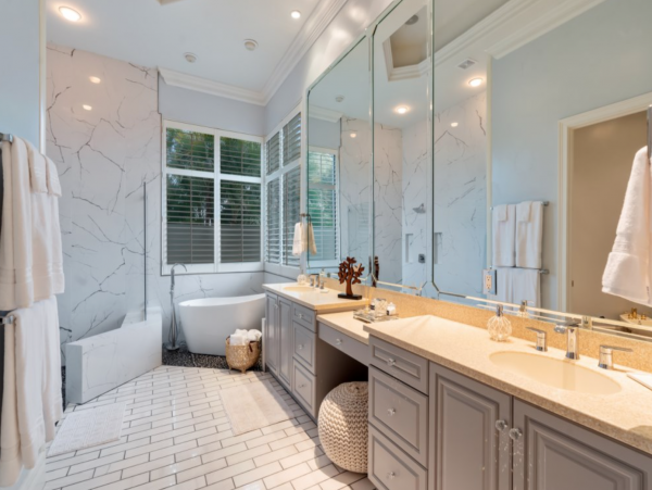 Naples Canal Front Vacation Home Four Bedrooms Pool & Spa