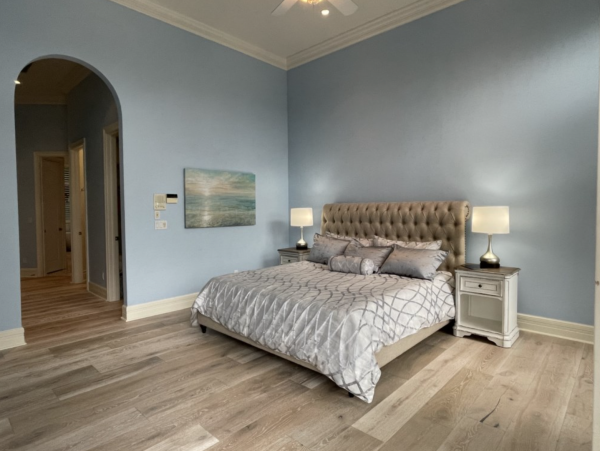 Downstairs Master ensuite with Tempurpedic bed