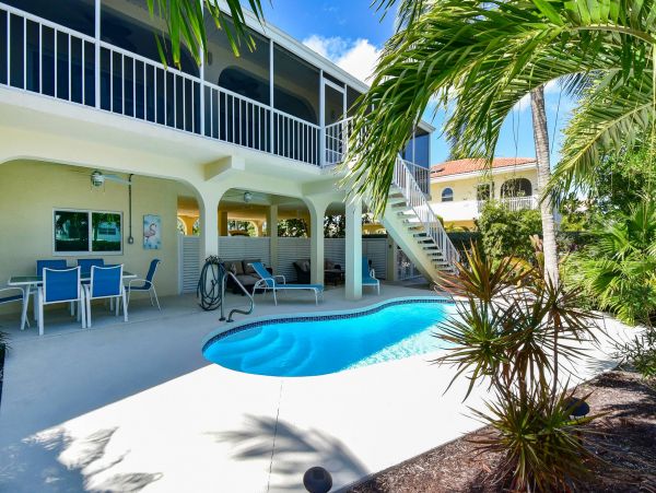 Short Walk to Beach Marathon Vacation Home With Private Pool
