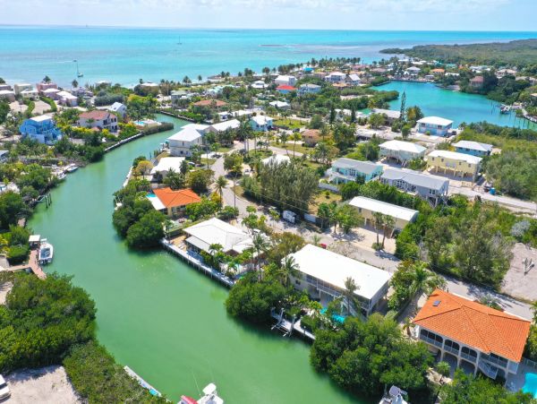 Short Walk to Beach Marathon Vacation Home With Private Pool