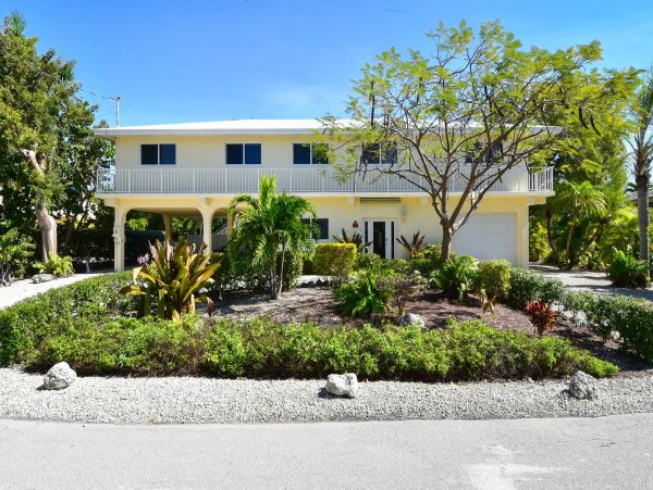 Short Walk to Beach Marathon Vacation Home With Private Pool