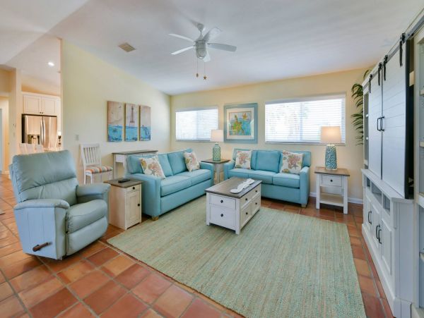 Short Walk to Beach Marathon Vacation Home With Private Pool