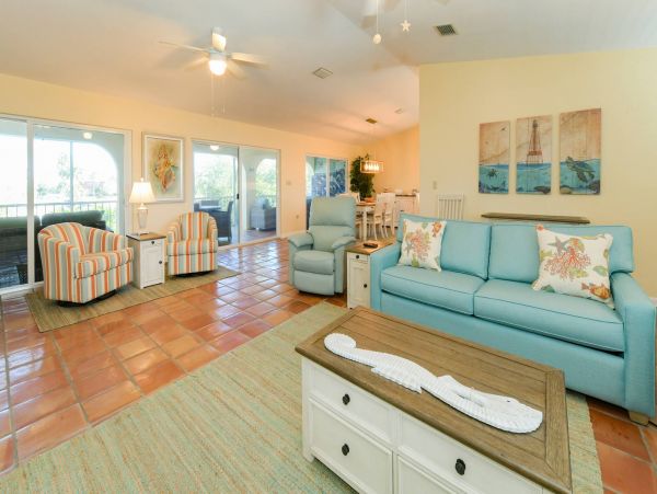 Short Walk to Beach Marathon Vacation Home With Private Pool