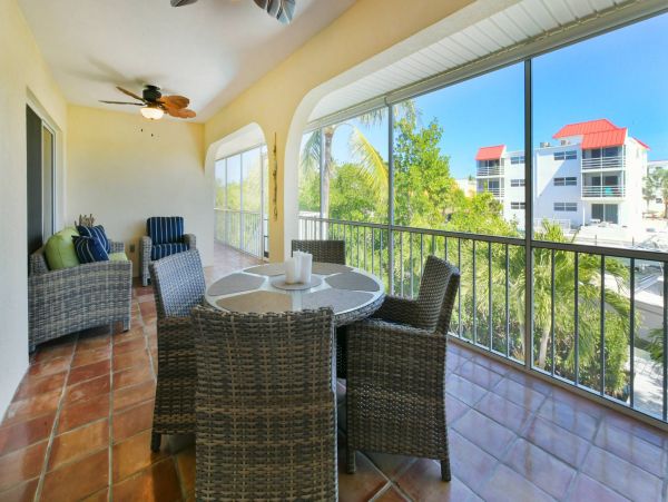 Short Walk to Beach Marathon Vacation Home With Private Pool