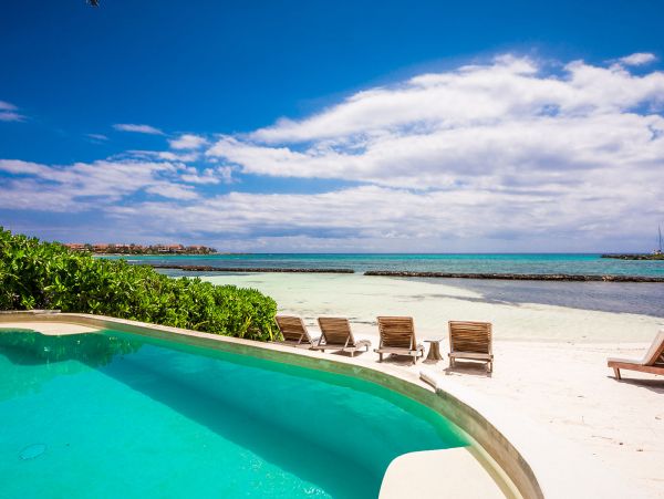 Oceanfront Luxury Vacation Villa in Puerto Aventuras Sleeps 8
